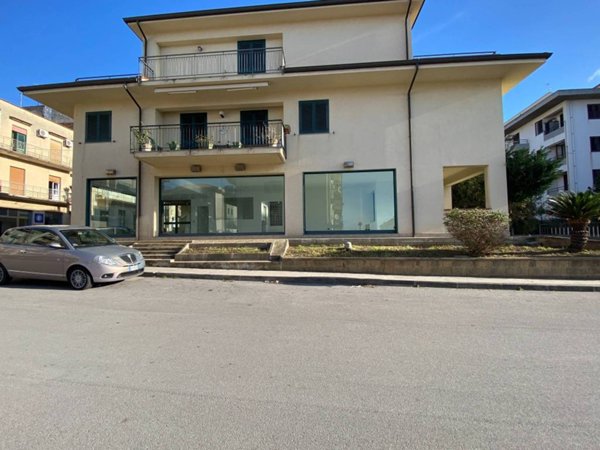 negozio in vendita a Sant'Agata di Militello
