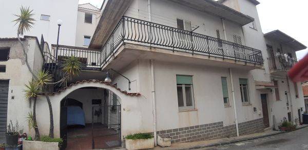 casa indipendente in vendita a Sant'Agata di Militello