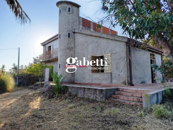 casa indipendente in vendita a Sant'Agata di Militello