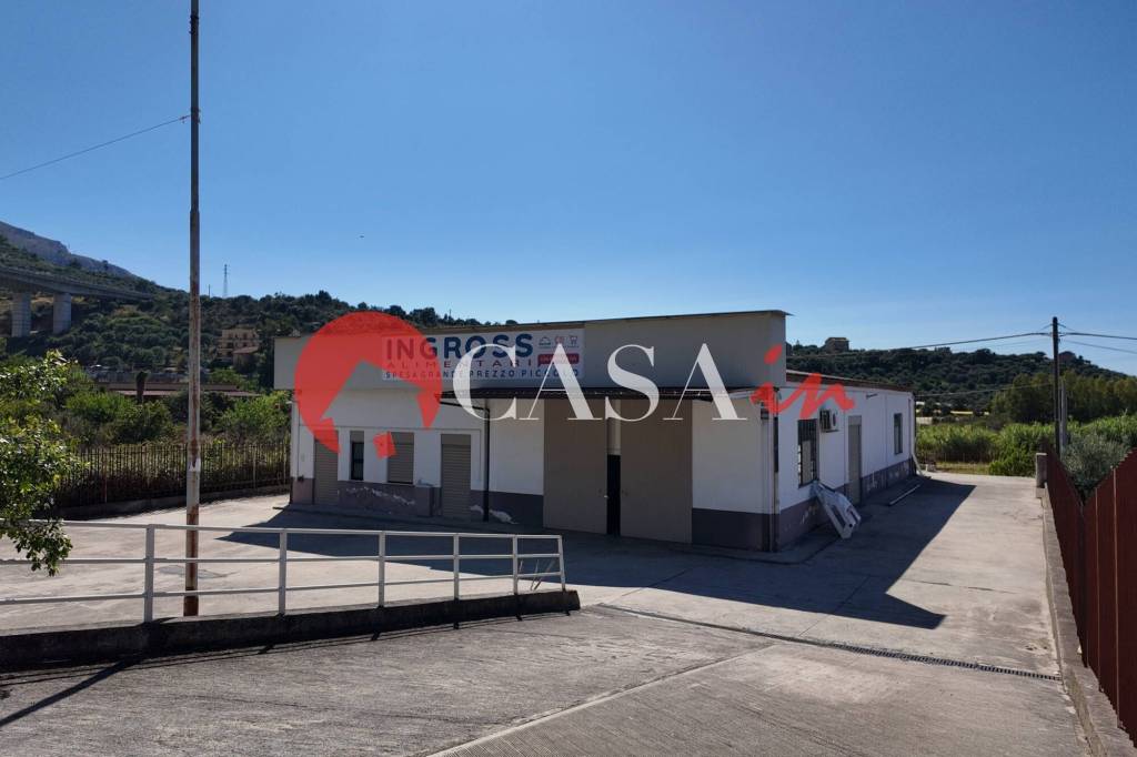 locale commerciale in vendita a Sant'Agata di Militello