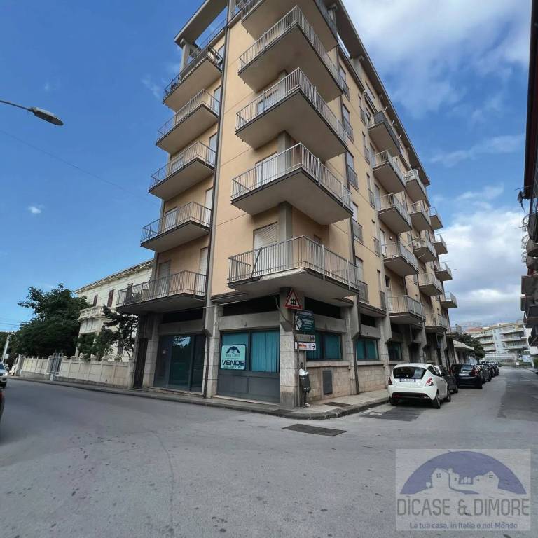 negozio in vendita a Sant'Agata di Militello