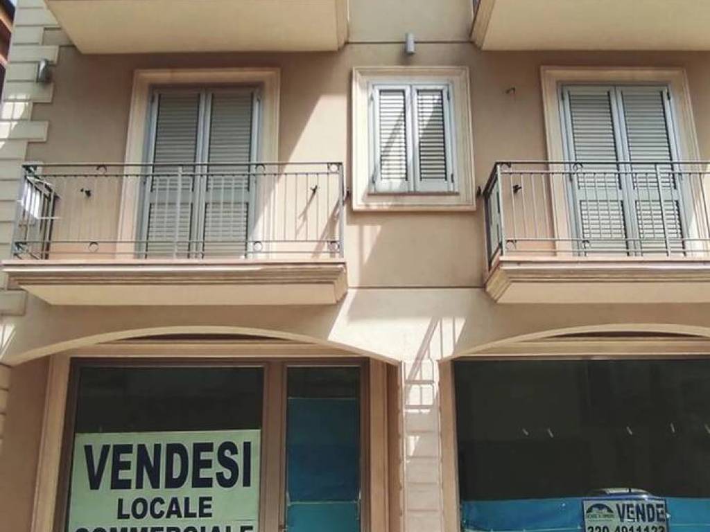 negozio in vendita a Sant'Agata di Militello