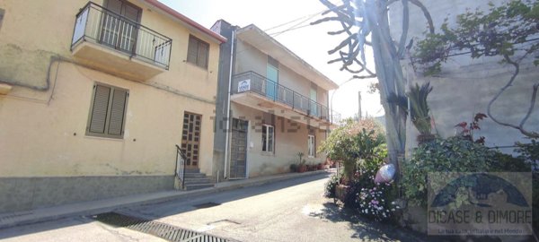 casa indipendente in vendita a Sant'Agata di Militello