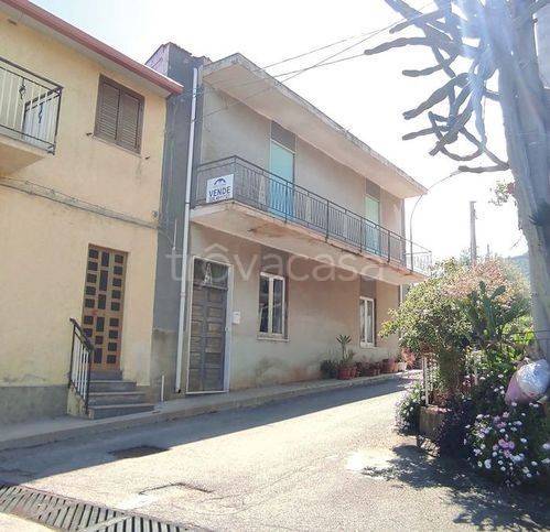 casa indipendente in vendita a Sant'Agata di Militello