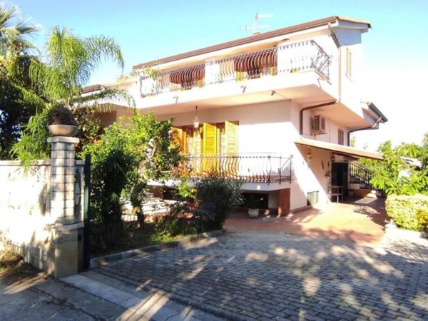 casa indipendente in vendita a Sant'Agata di Militello