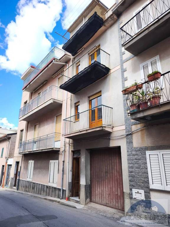 casa indipendente in vendita a Sant'Agata di Militello