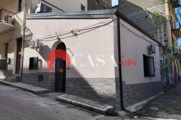 casa indipendente in vendita a Sant'Agata di Militello