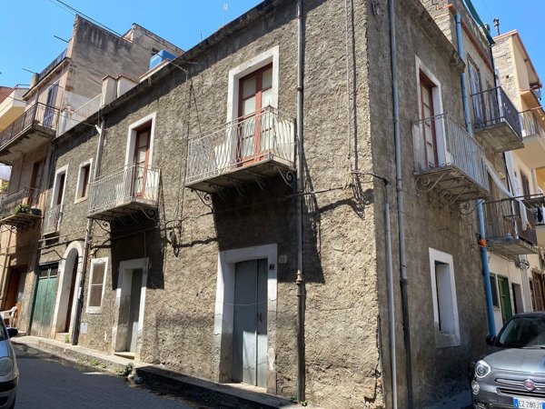 casa indipendente in vendita a Sant'Agata di Militello