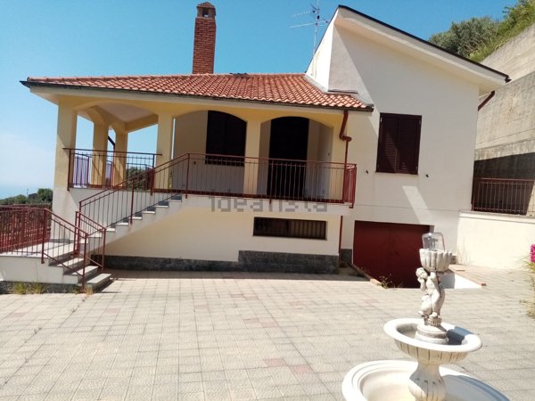 casa indipendente in vendita a Sant'Agata di Militello