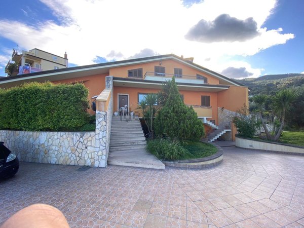 casa indipendente in vendita a Sant'Agata di Militello