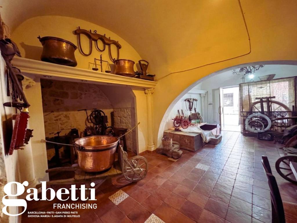 negozio in vendita a Sant'Agata di Militello
