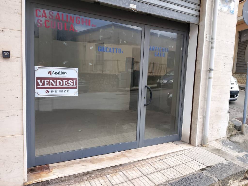 negozio in vendita a Sant'Agata di Militello