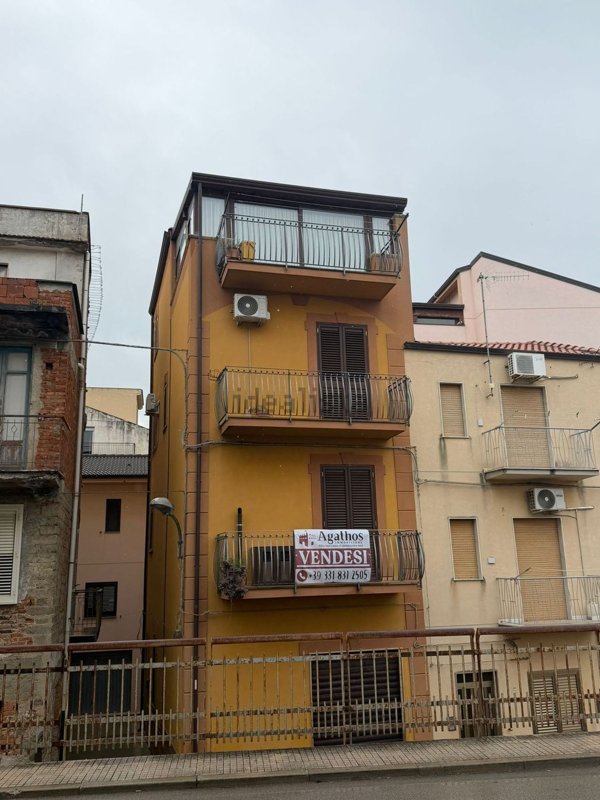 casa indipendente in vendita a Sant'Agata di Militello