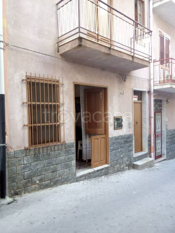 casa indipendente in vendita a Sant'Agata di Militello