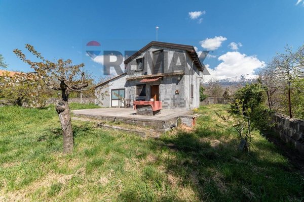casa indipendente in vendita a Sant'Agata di Militello