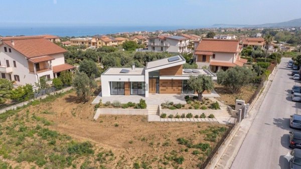 casa indipendente in vendita a Sant'Agata di Militello