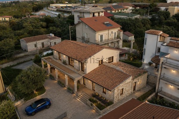 casa indipendente in vendita a Sant'Agata di Militello