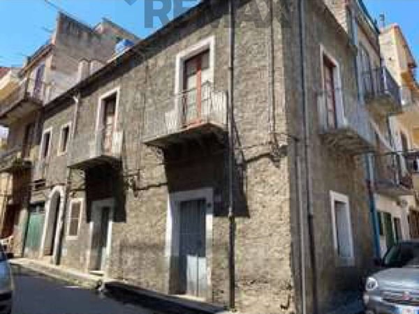casa indipendente in vendita a Sant'Agata di Militello
