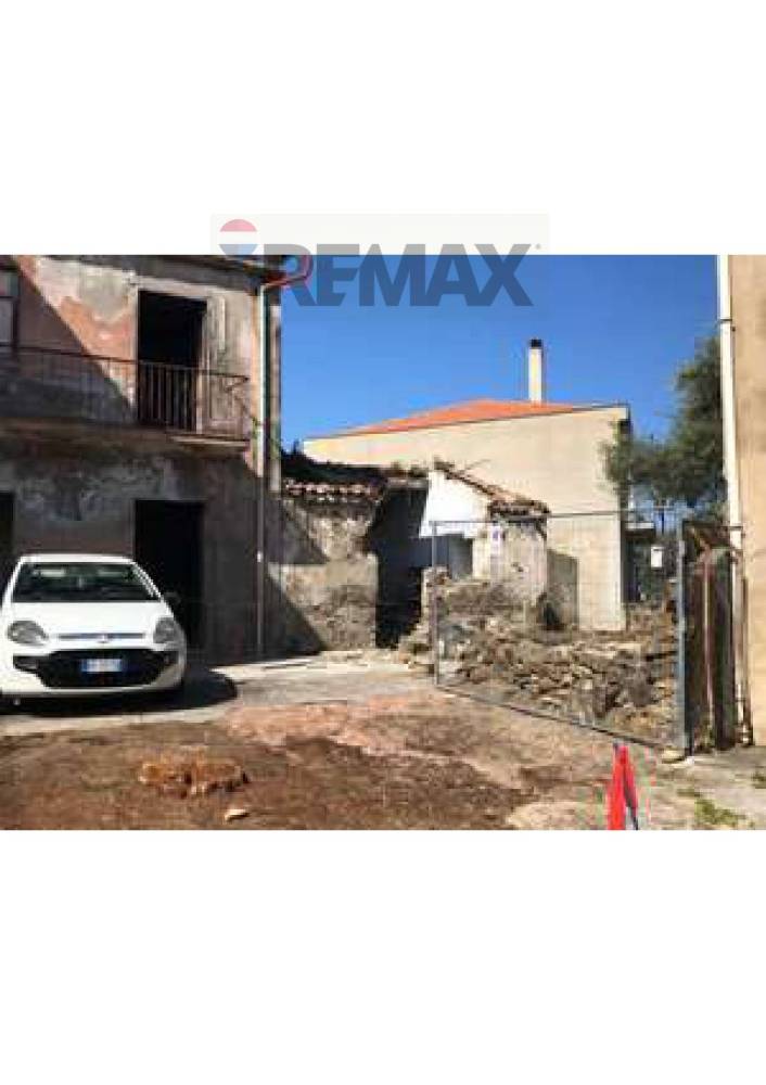 casa indipendente in vendita a Sant'Agata di Militello