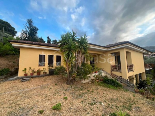 casa indipendente in vendita a Sant'Agata di Militello