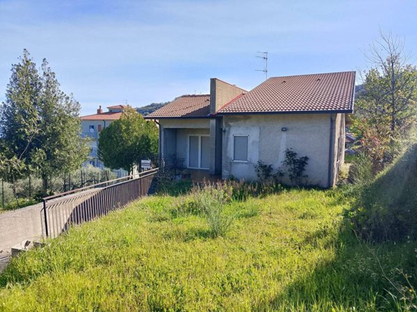 casa indipendente in vendita a Sant'Agata di Militello
