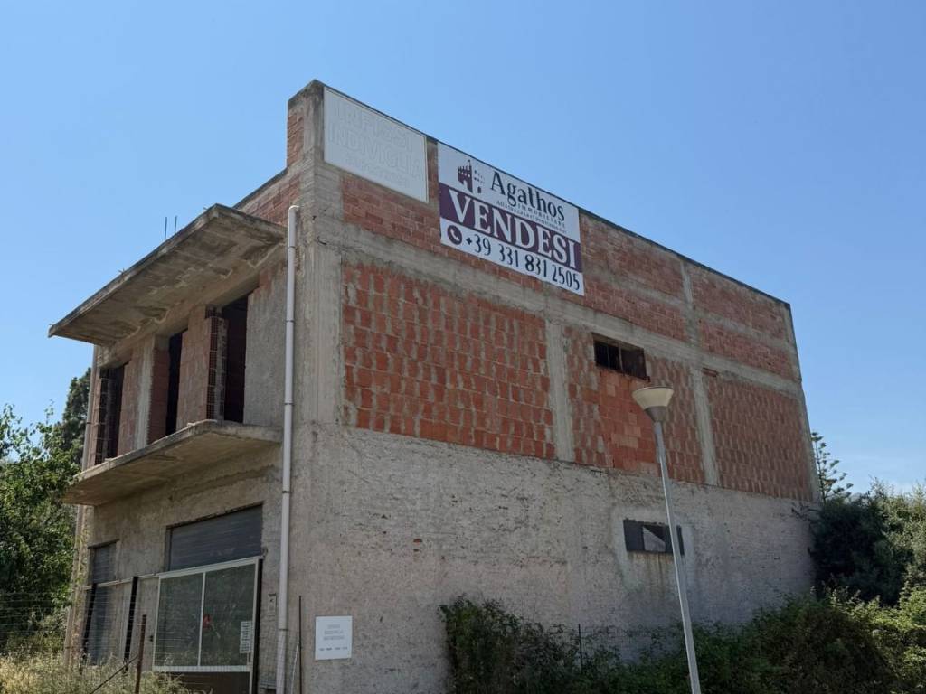 negozio in vendita a Sant'Agata di Militello