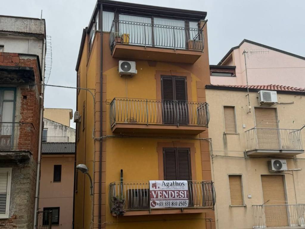 casa indipendente in vendita a Sant'Agata di Militello