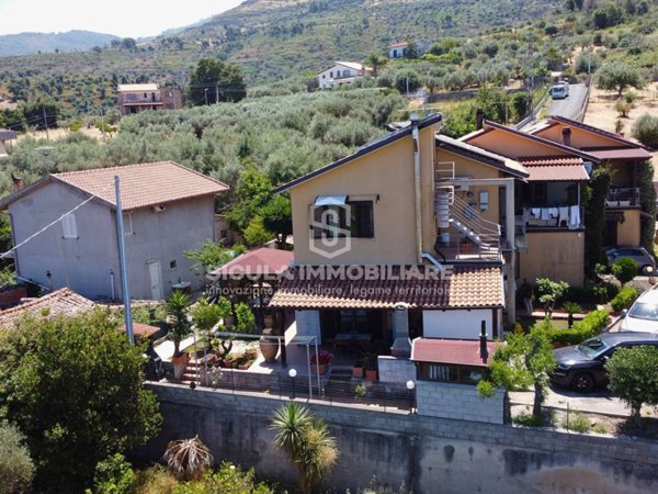 casa indipendente in vendita a Sant'Agata di Militello