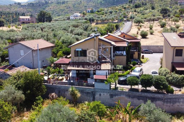 casa indipendente in vendita a Sant'Agata di Militello