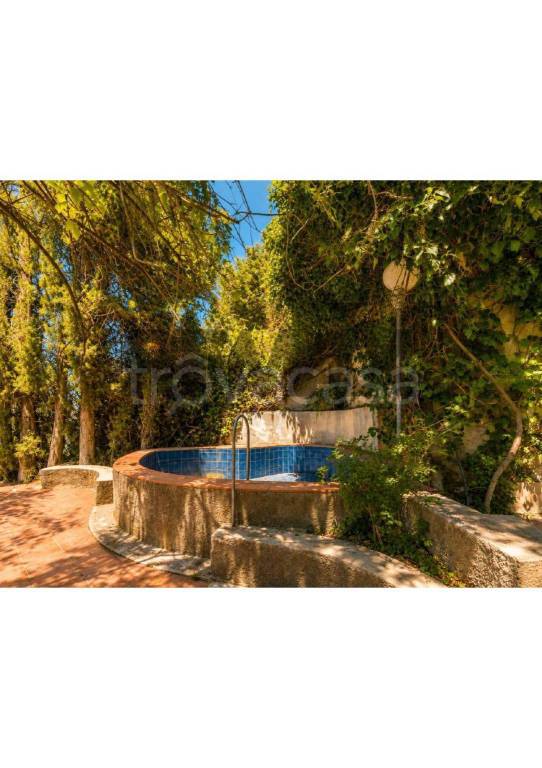 casa indipendente in vendita a Sant'Agata di Militello