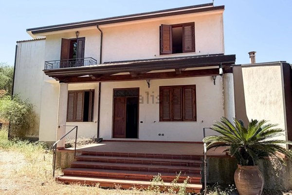 casa indipendente in vendita a Sant'Agata di Militello