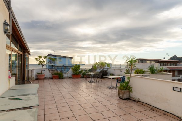 casa indipendente in vendita a Sant'Alessio Siculo