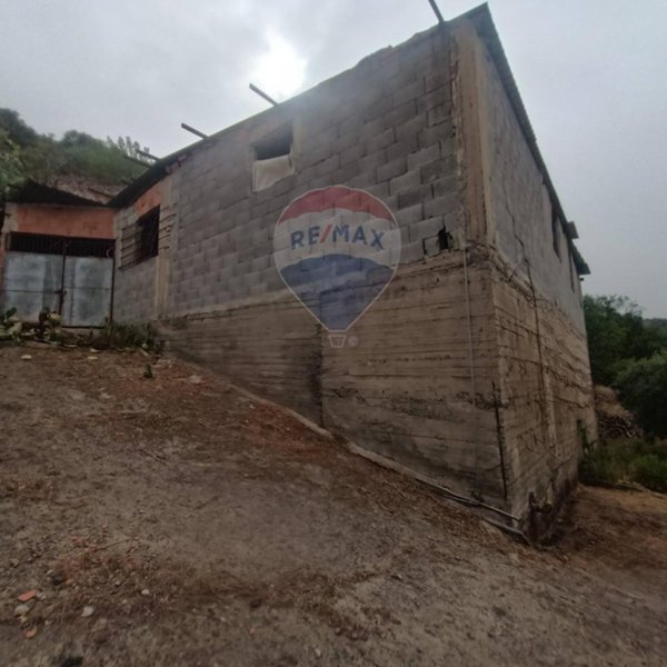 casa indipendente in vendita a Sant'Alessio Siculo