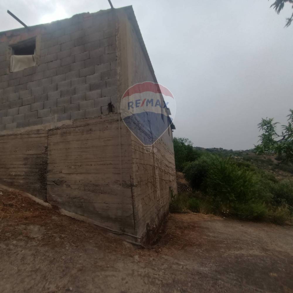 casa indipendente in vendita a Sant'Alessio Siculo