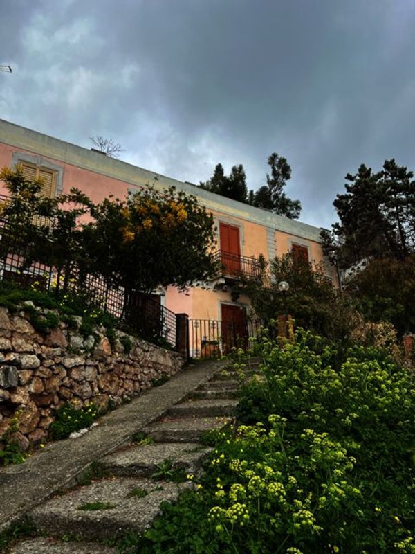 pentavano in vendita a Sant'Alessio Siculo