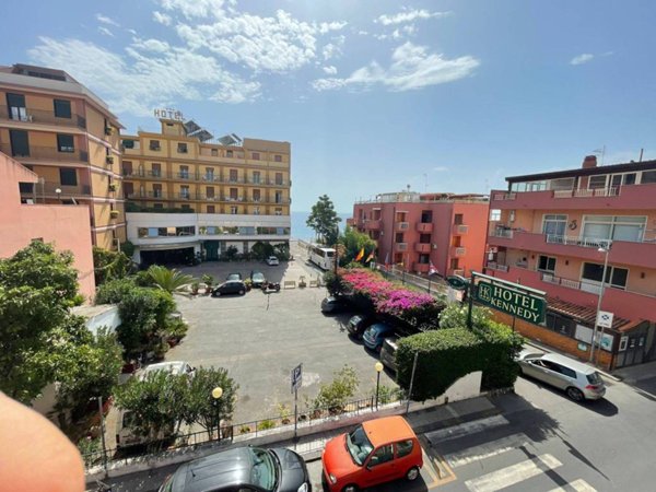 casa indipendente in vendita a Sant'Alessio Siculo