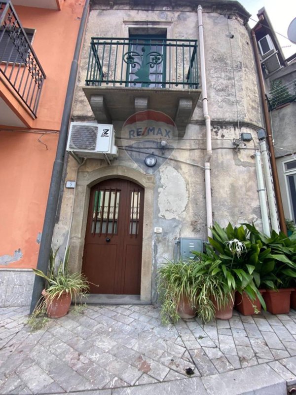 casa indipendente in vendita a Sant'Alessio Siculo