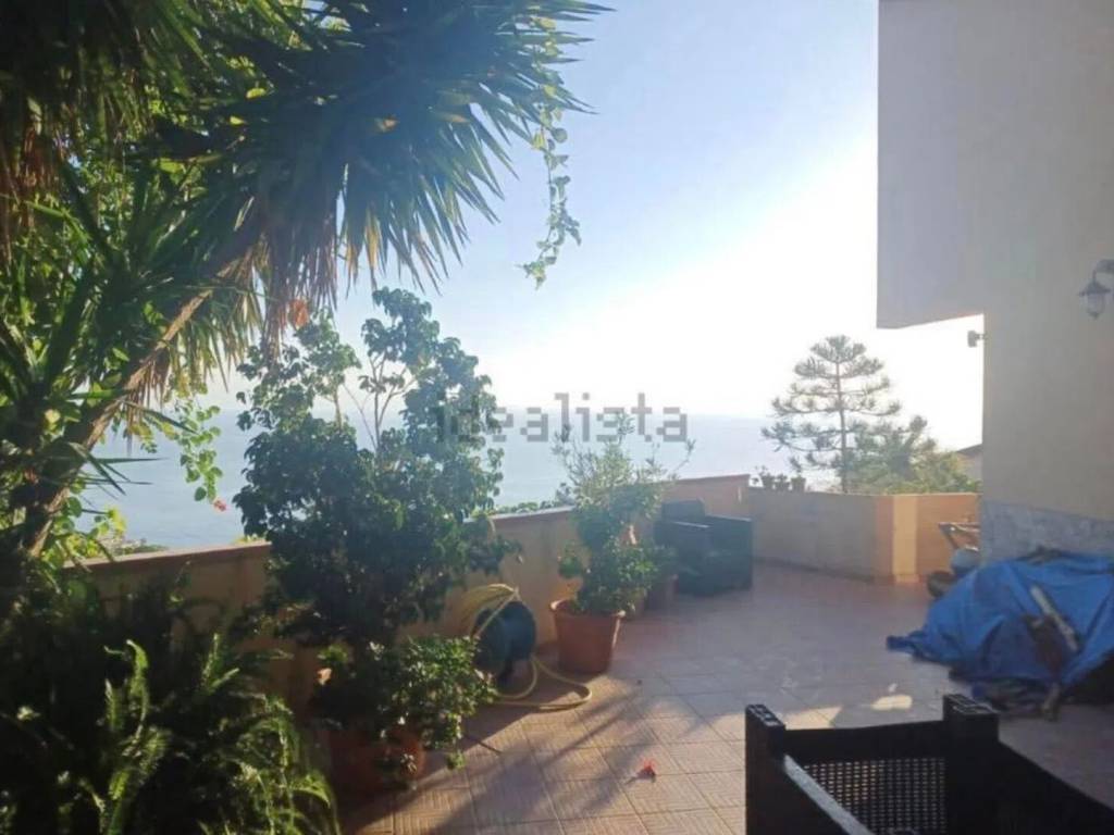 casa indipendente in vendita a Sant'Alessio Siculo