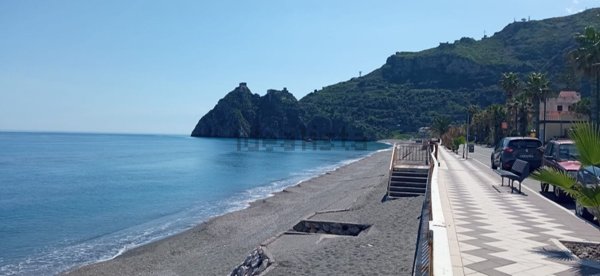 casa indipendente in vendita a Sant'Alessio Siculo