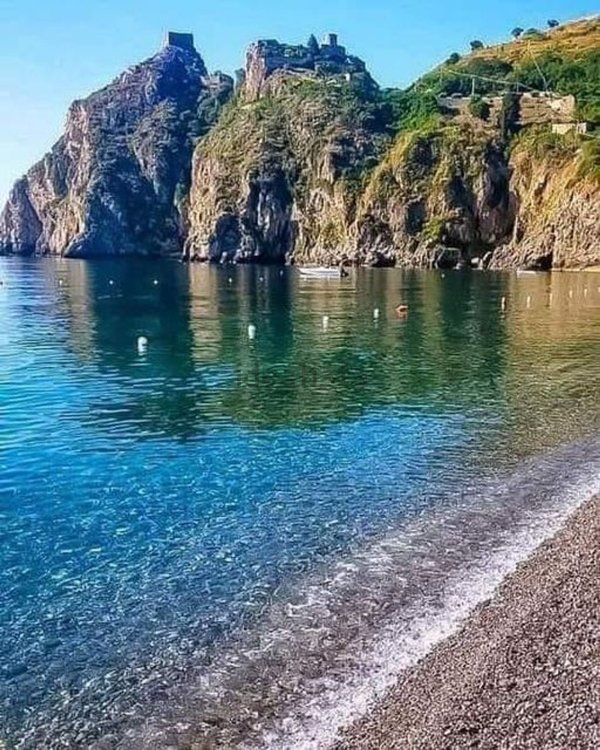 casa indipendente in vendita a Sant'Alessio Siculo