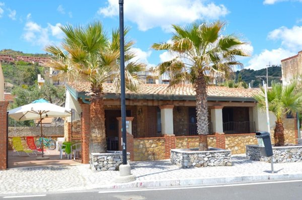 casa indipendente in vendita a Sant'Alessio Siculo