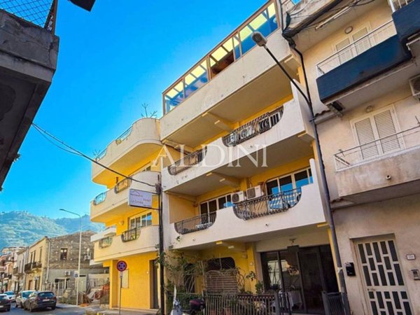 negozio in vendita a Sant'Alessio Siculo