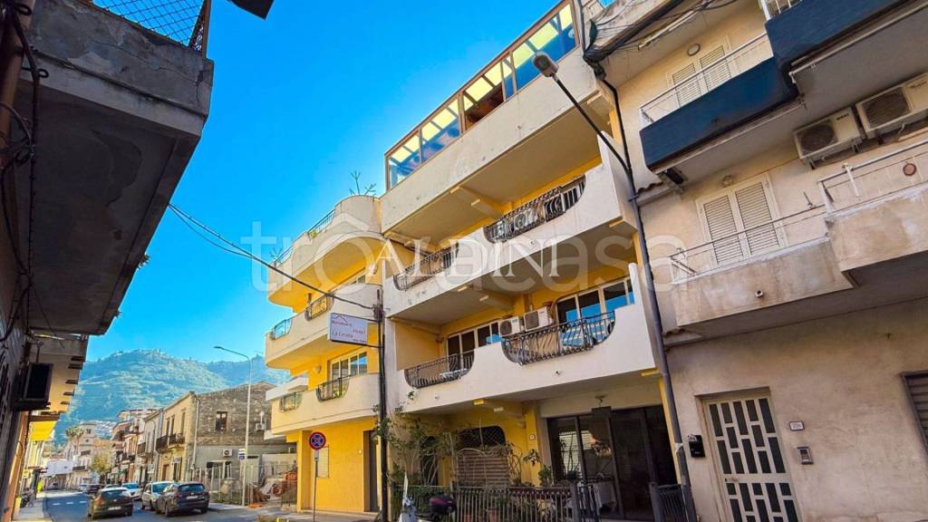 negozio in vendita a Sant'Alessio Siculo