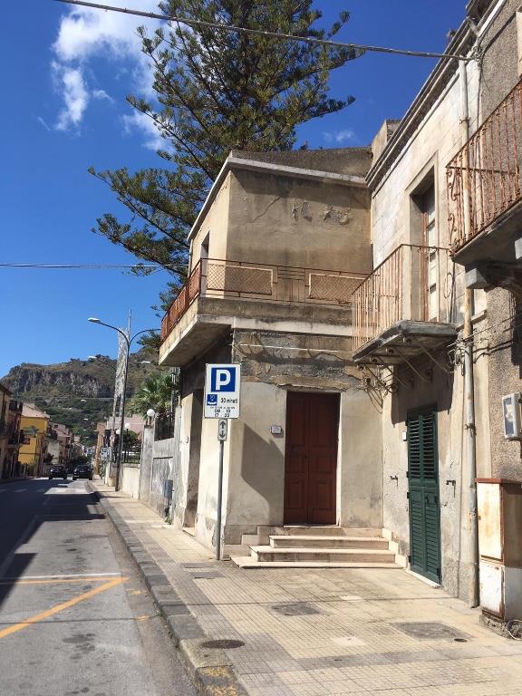 casa indipendente in vendita a Sant'Alessio Siculo