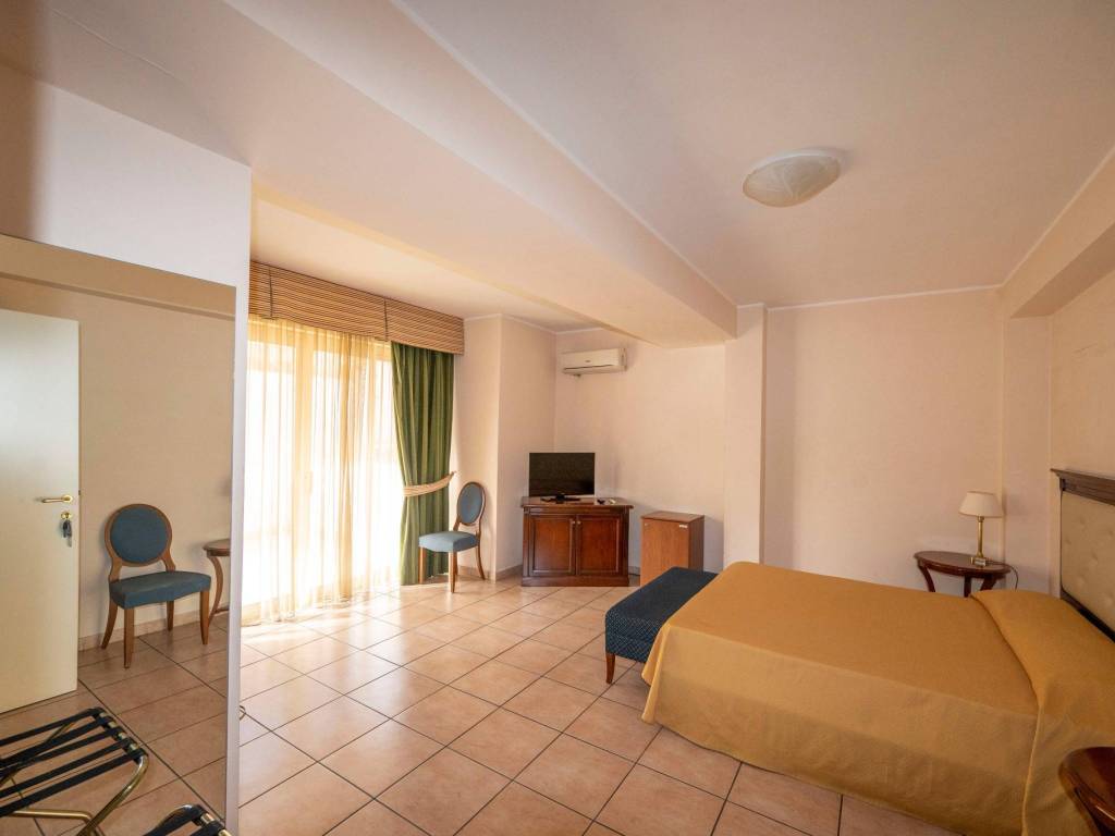 intera palazzina in vendita a Sant'Alessio Siculo