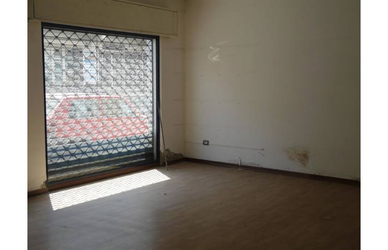 negozio in vendita a Sant'Alessio Siculo