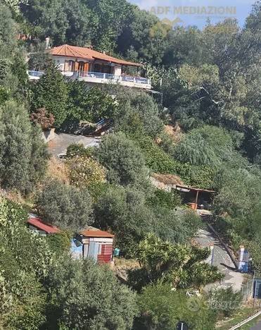 casa indipendente in vendita a Sant'Alessio Siculo