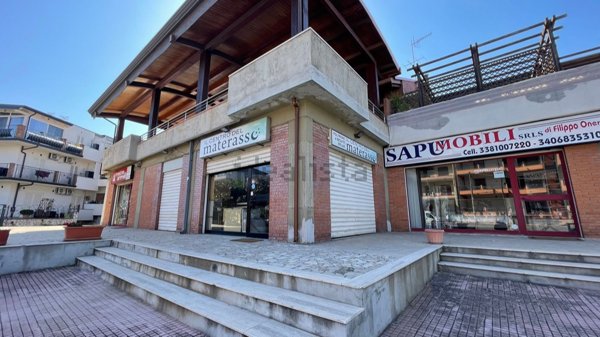 locale commerciale in vendita a Sant'Alessio Siculo in zona Lacco