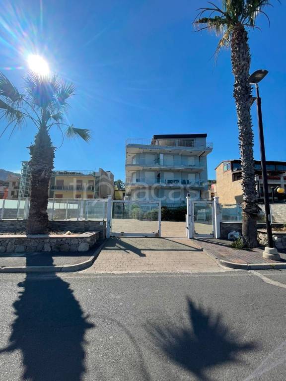 appartamento in vendita a Sant'Alessio Siculo in zona Lacco