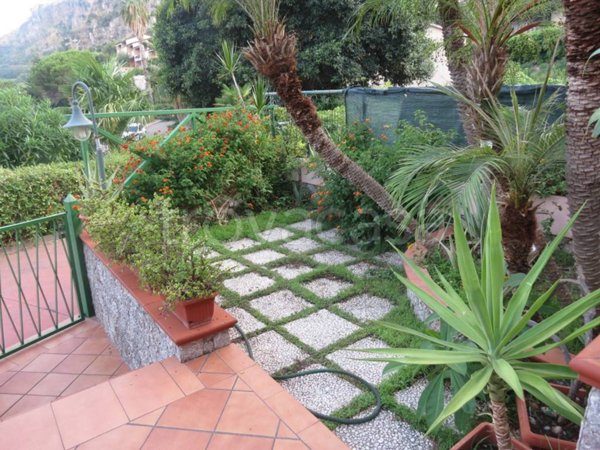 appartamento in vendita a Sant'Alessio Siculo in zona Lacco